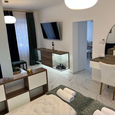 La Luna Premium Deluxe Apartment With Free Jacuzzi, Bikes & Covered Parking Nasice Εξωτερικό φωτογραφία